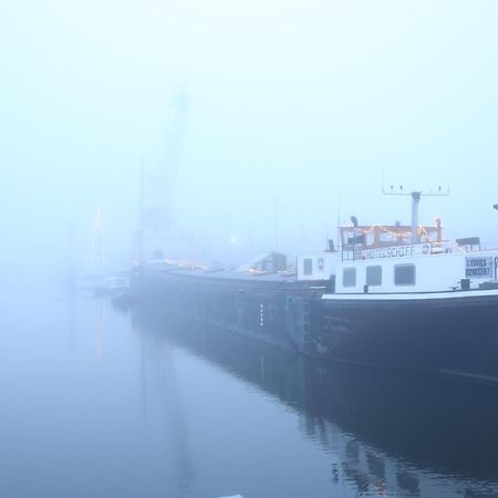 Schiffshotel "Schlafen Im Hafen" Хамбург Екстериор снимка