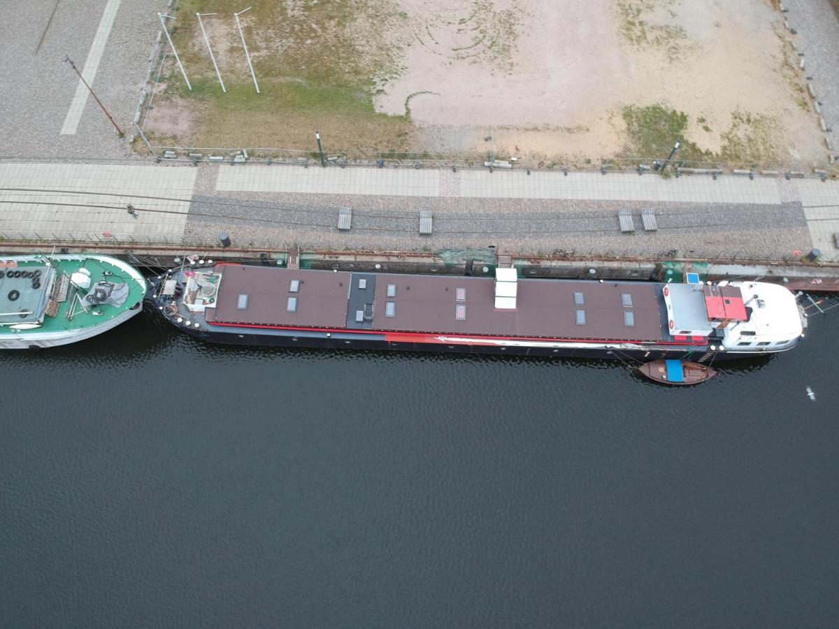 Schiffshotel "Schlafen Im Hafen" Хамбург Екстериор снимка