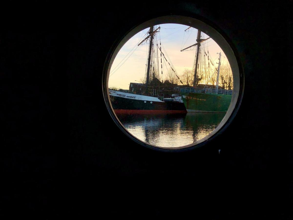 Schiffshotel "Schlafen Im Hafen" Хамбург Екстериор снимка