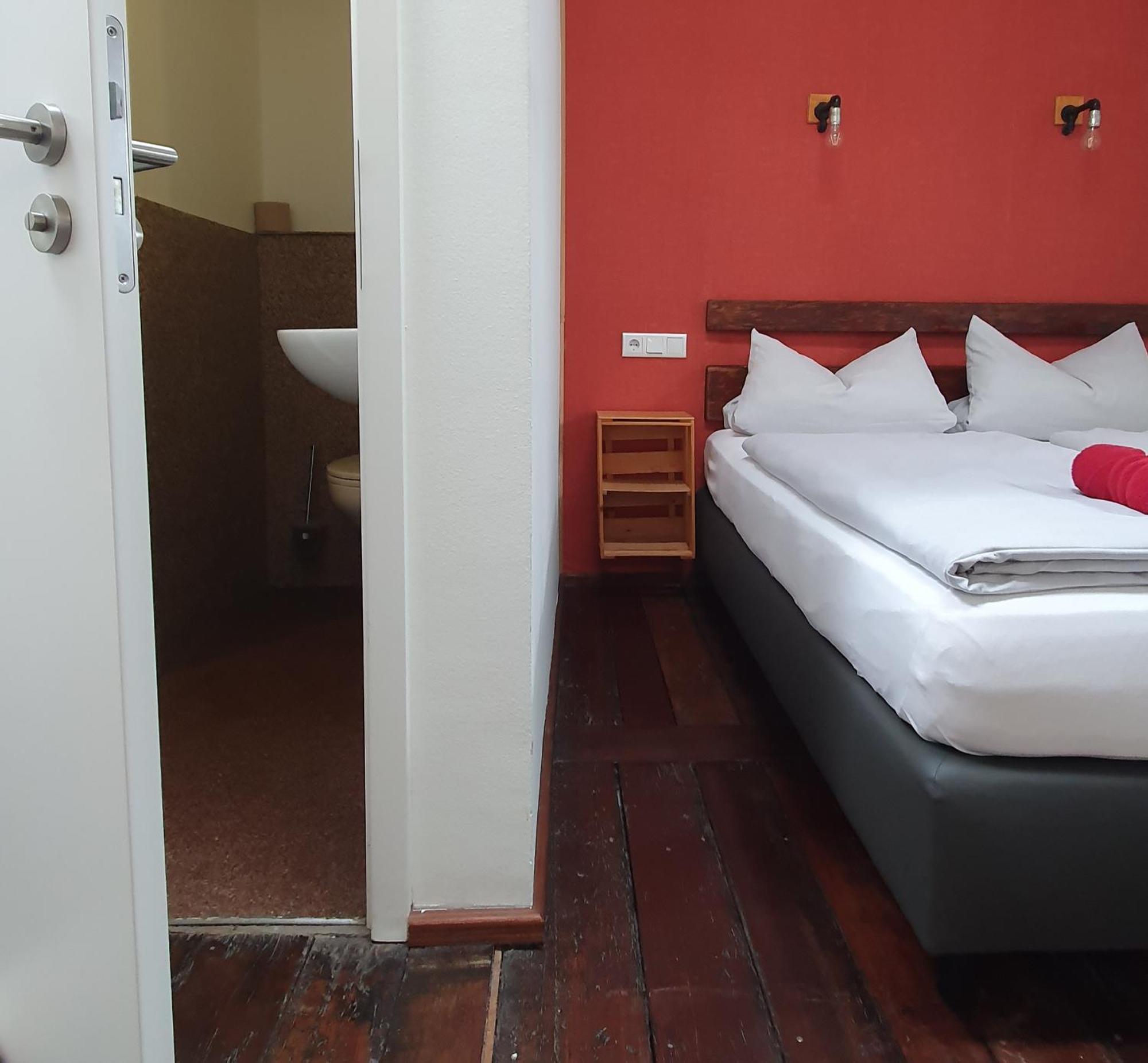 Schiffshotel "Schlafen Im Hafen" Хамбург Екстериор снимка