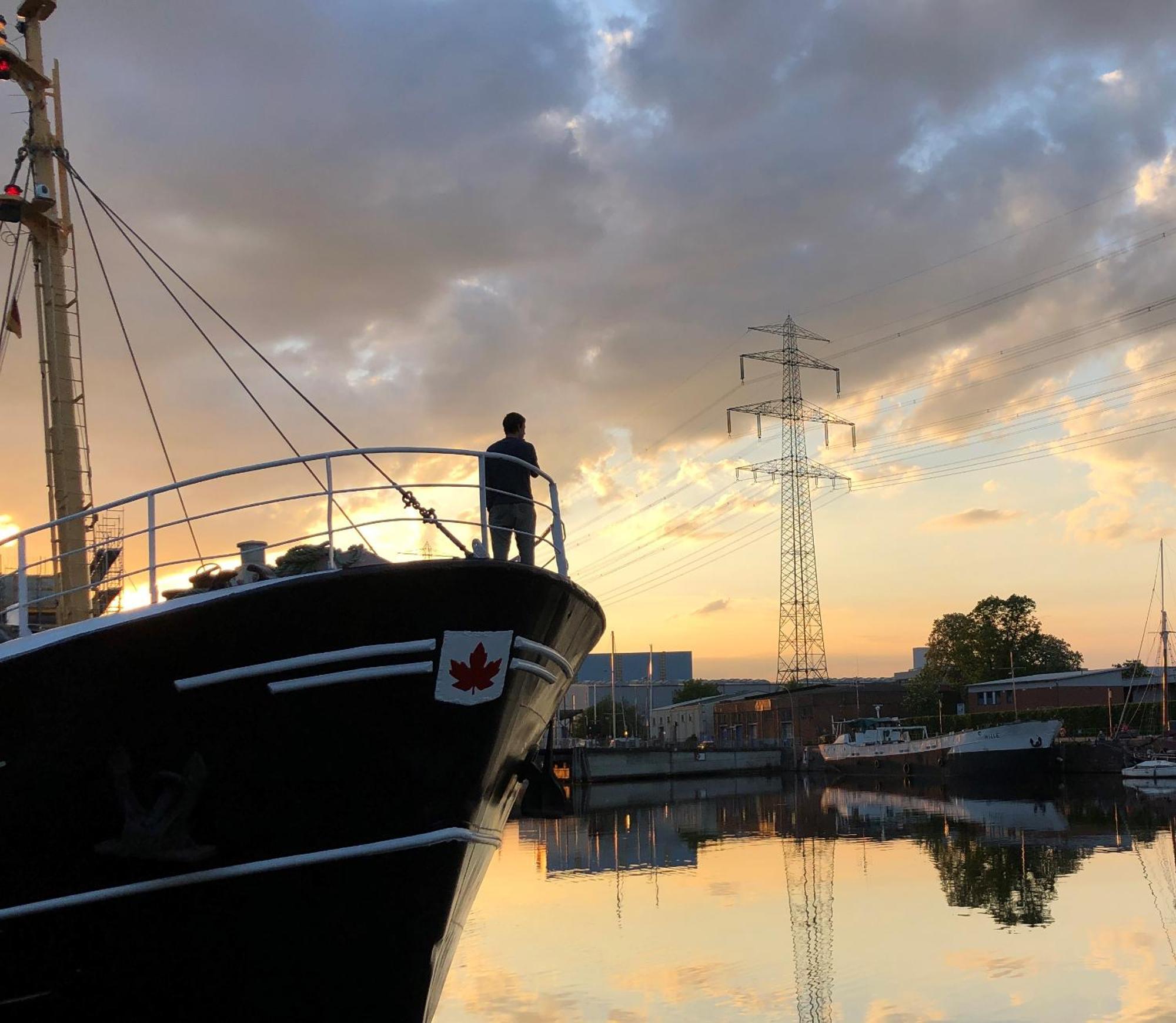 Schiffshotel "Schlafen Im Hafen" Хамбург Екстериор снимка
