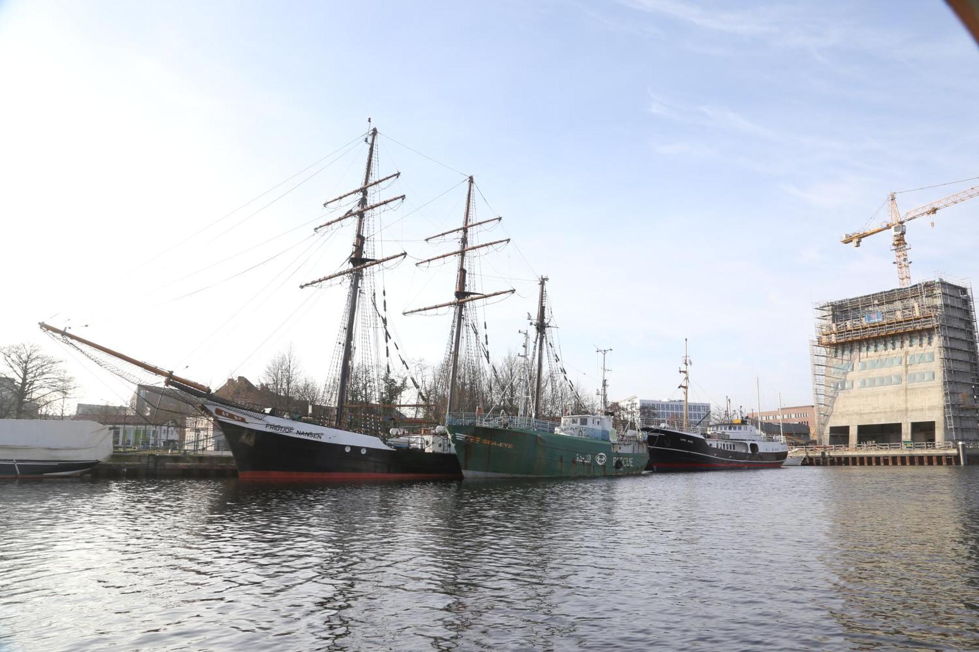 Schiffshotel "Schlafen Im Hafen" Хамбург Екстериор снимка